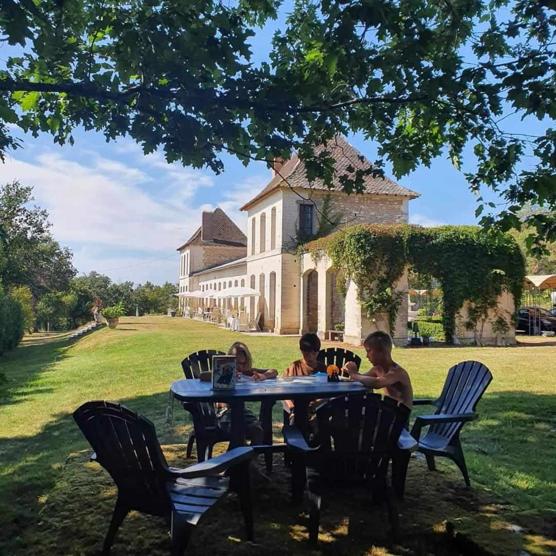 Chateau Neuf Le Desert Apartment Le Pizou Exterior photo