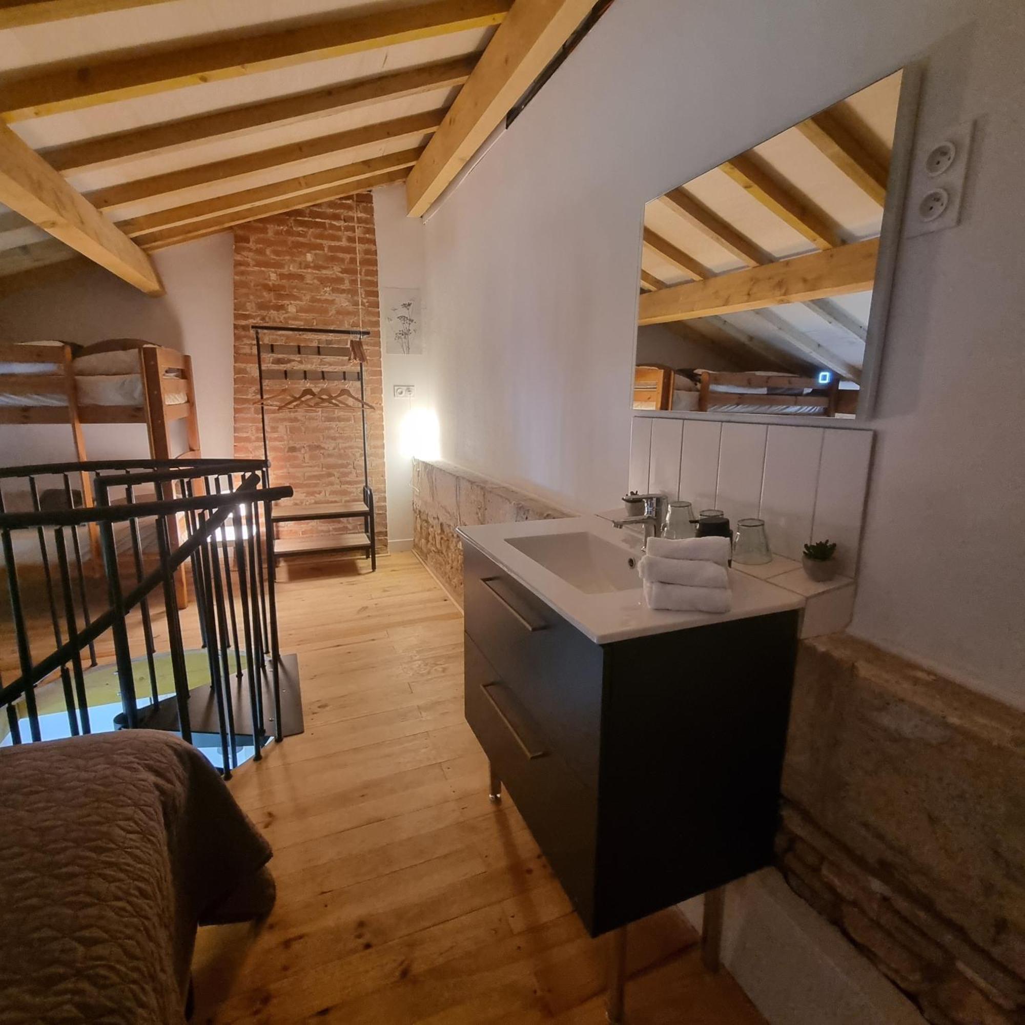 Chateau Neuf Le Desert Le Pizou Room photo