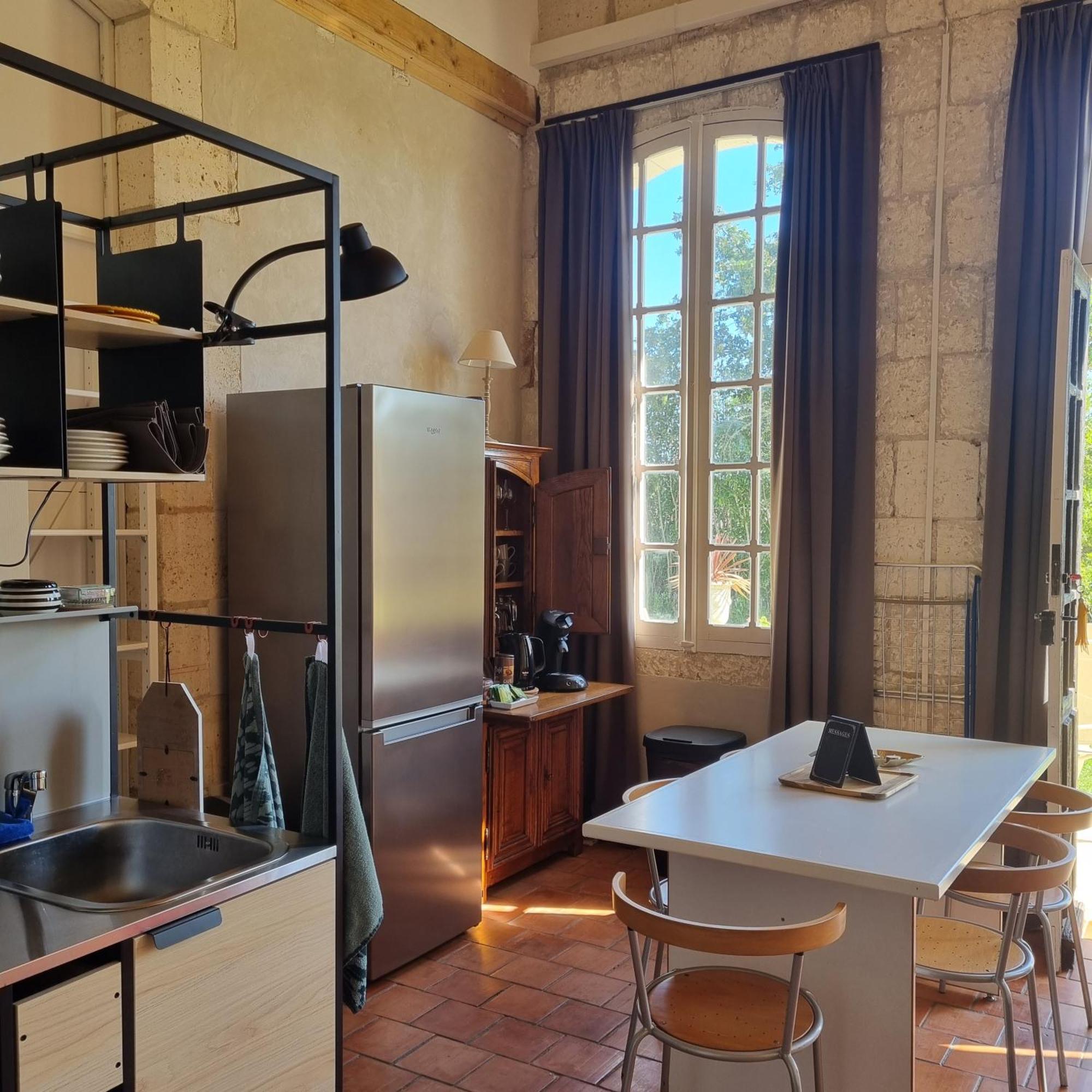 Chateau Neuf Le Desert Le Pizou Room photo