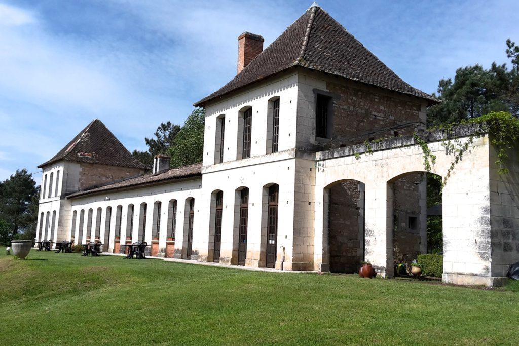 Chateau Neuf Le Desert Apartment Le Pizou Exterior photo